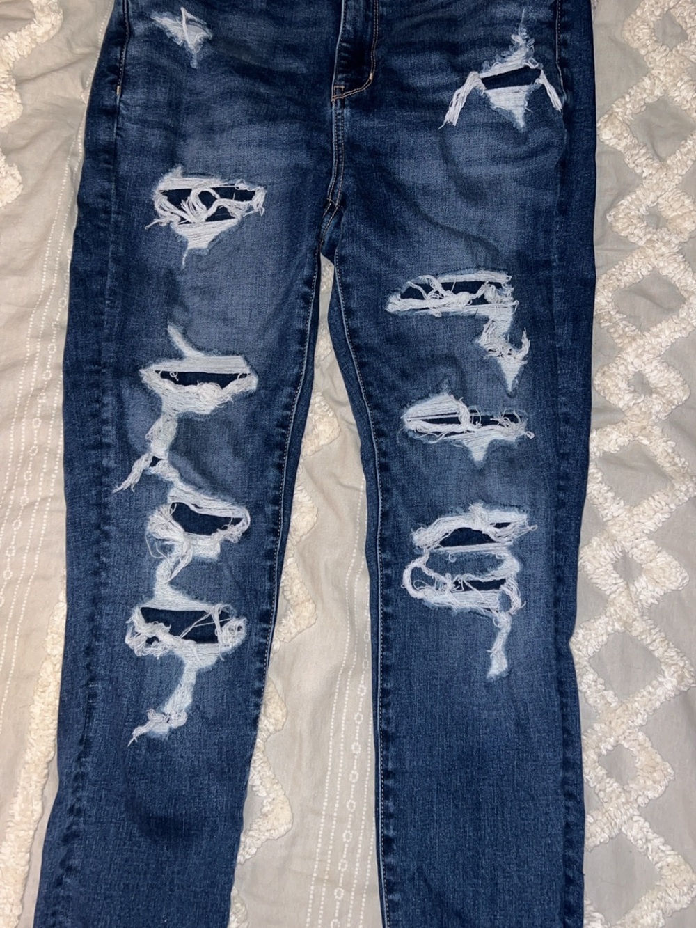 American Eagle Outfitters Women's Distressed Dark Blue Skinny Jeans
